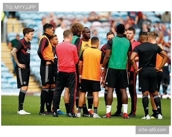 卡里克大斜线转移战术回归 库尼亚长传策动体现弗格森时代印记